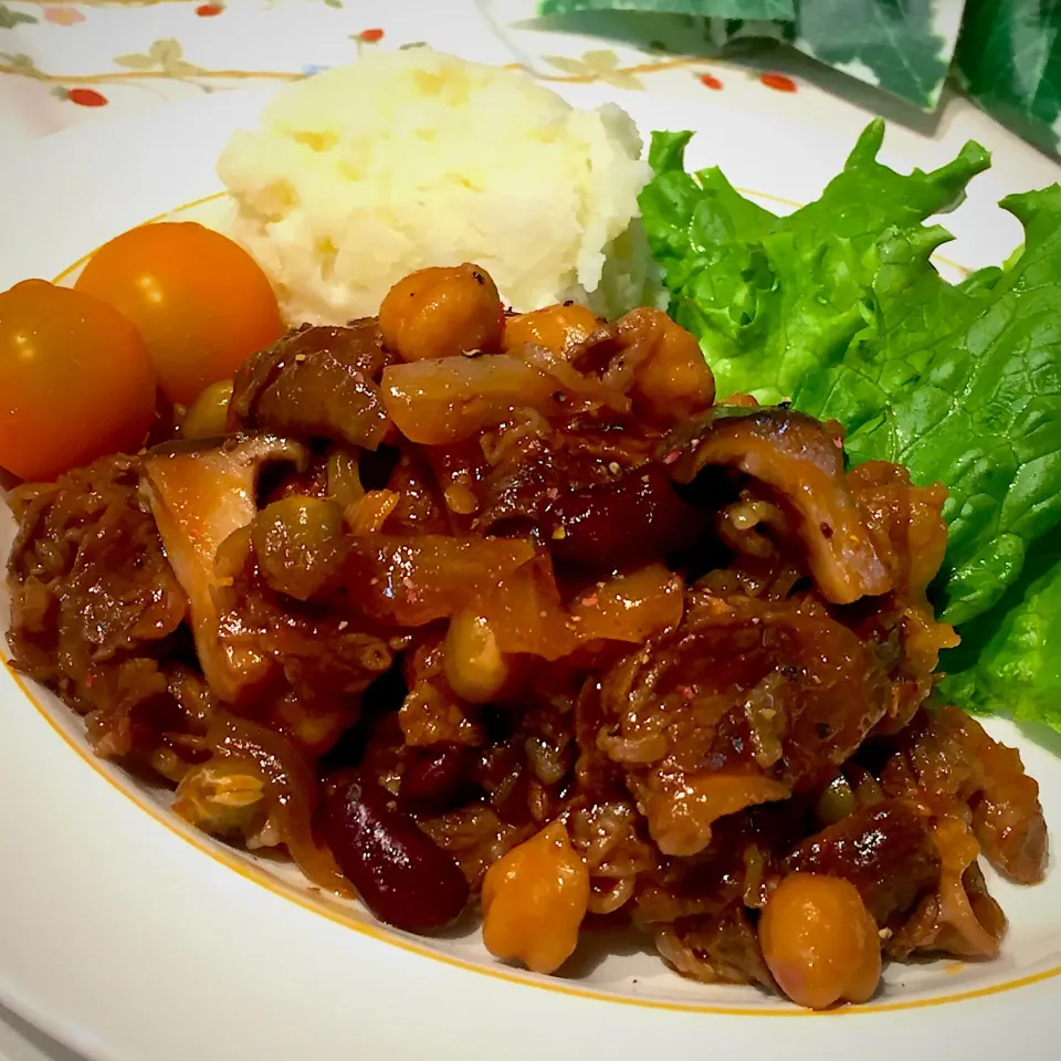 リピリピ♡ともこちゃんの料理 牛肉の赤ワイン煮込🍷💗|あゆさん