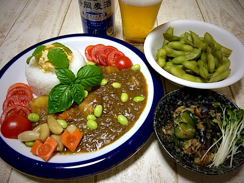 今日の男飯(｡-_-｡)地産地消の推進🎶朝採り枝豆&頂きもの茄子とキュウリとキャベツの大葉入り浅漬け&ひき肉カレーwith自家製らっきょ、社内製トマト、卵マヨSSK🎶|ひーちゃんさん