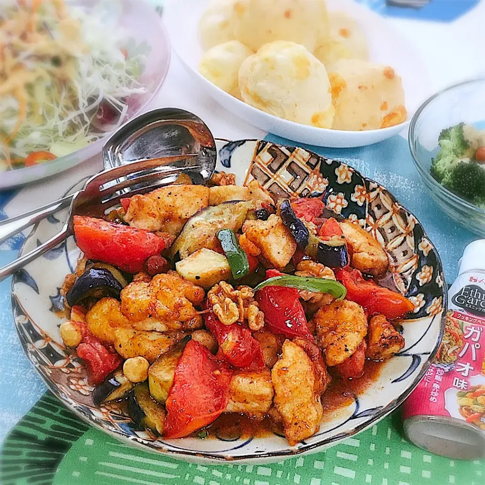 鶏肉と夏野菜のガパオ味炒め|アスママさん