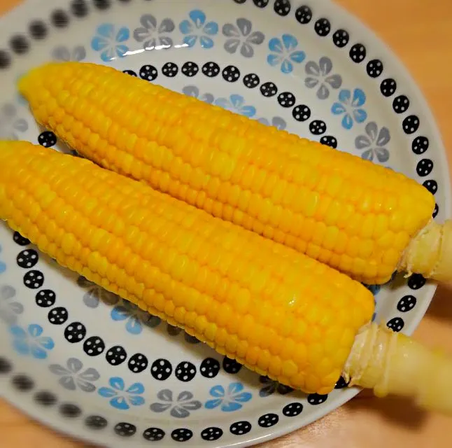 とうもろこし！夏のおやつ！皮ごとレンジ蒸し|トーコさん