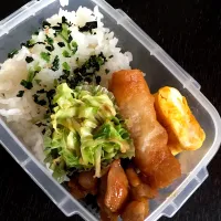 旦那弁当
#タッパー弁当#キャベツ昆布出汁炒め#春巻き#卵焼き#焼き鳥|めかぶさん