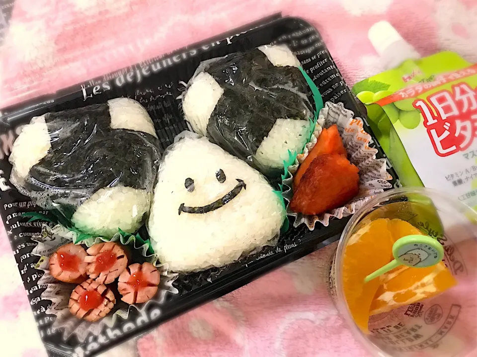 【おにぎり】弁当〜塩昆布おにぎり・やみつきピーマンおにぎり・塩おにぎり・ソーセージ・焼き鮭〜
 #お弁当  #おにぎり弁当  #キャラ弁 #おにぎり|華恋さん