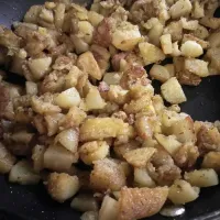 sauteed potatoes in olive oil and spices|Polly Gelfusoさん