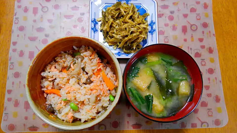 ７月３日　鮭と枝豆の炊き込みご飯　パリパリネバネバ　油揚げと小松菜のお味噌汁|いもこ。さん