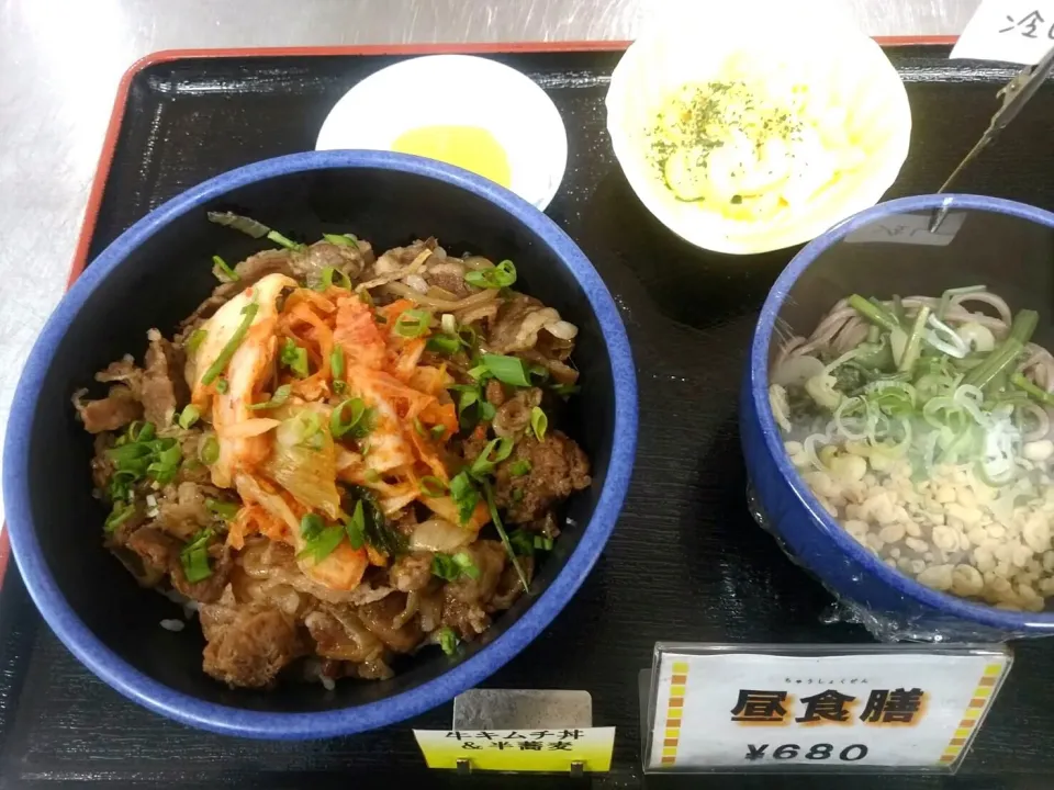 Snapdishの料理写真:牛キムチ丼・冷やしそばセット|nyama1さん