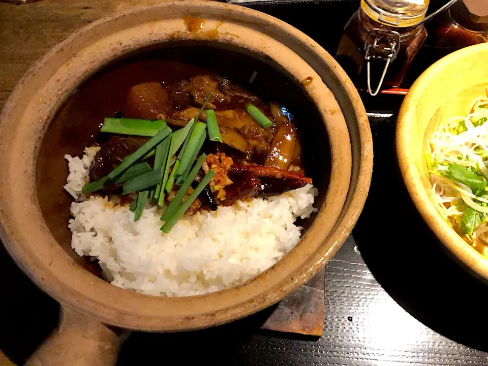 黒猫夜 牛すじと大根の四川風土鍋ごはん|よだみなさん