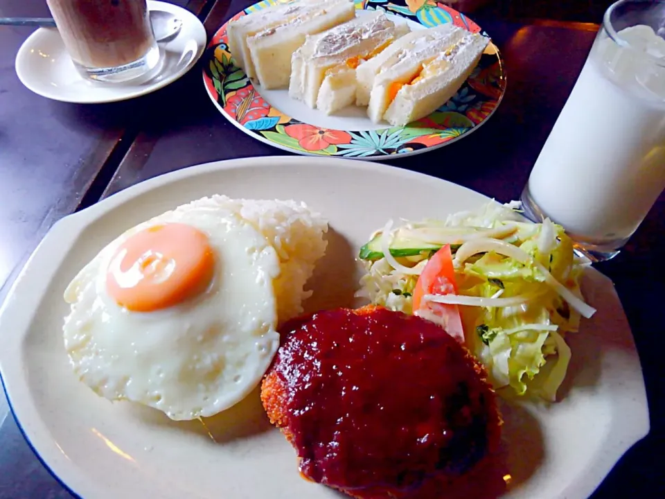 珈琲挺CABIN月曜日のランチ☀🍴メンチカツ＆ライス＆アーモンドオレ＆フルーツサンドも一ついただきました☆|うたかた。さん