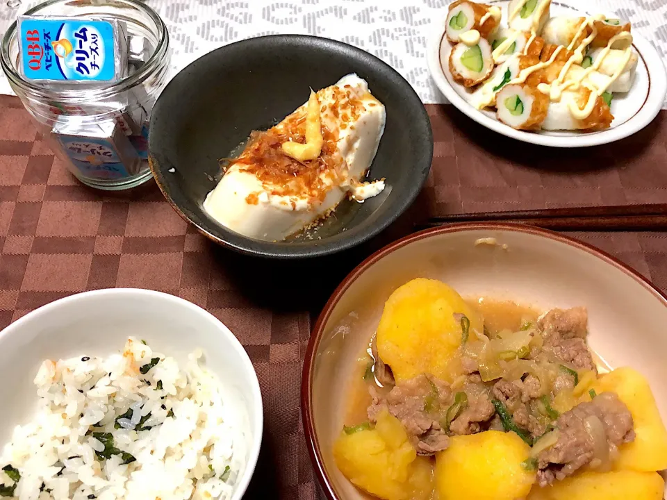 肉じゃが
冷奴
ワカメご飯
ちくわキュウリ|かなりんさん