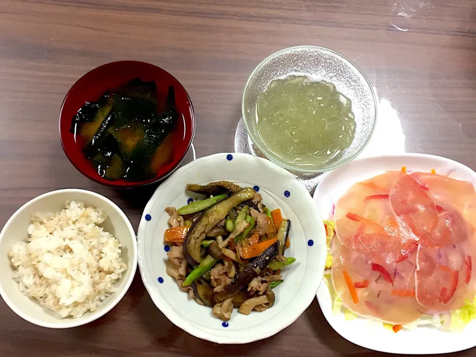 茄子と豚肉の味噌炒め 玉ねぎの生ハムサラダ ところてん ワカメの味噌汁|おさむん17さん