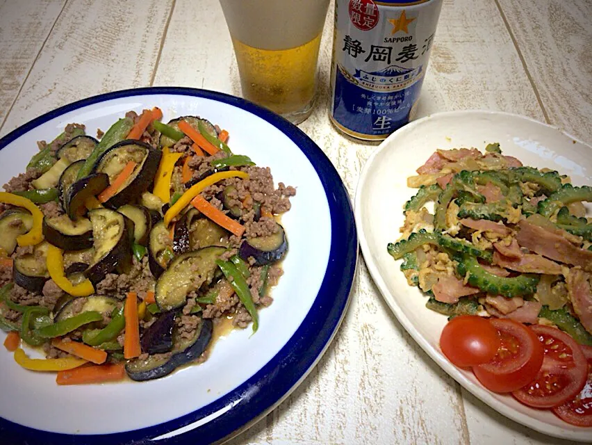 今日の男飯(｡-_-｡)ヘルシーバージョン！ゴーヤとベーコンの炒め物&茄子の肉味噌炒め🎶|ひーちゃんさん