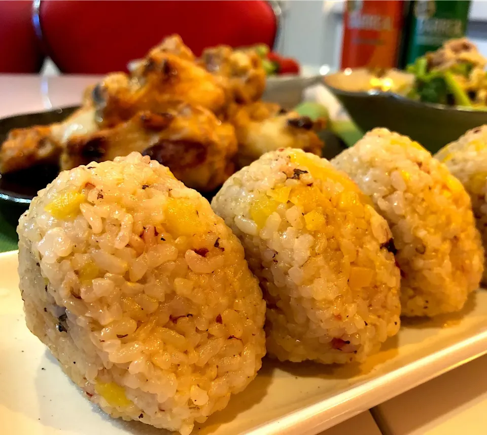 Snapdishの料理写真:梅たくおにぎり🍙|ハマちゃんさん