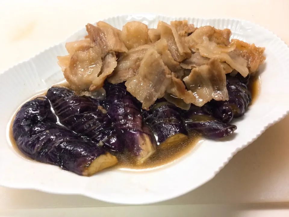 茄子🍆と豚バラのレンチン料理😋|アライさんさん