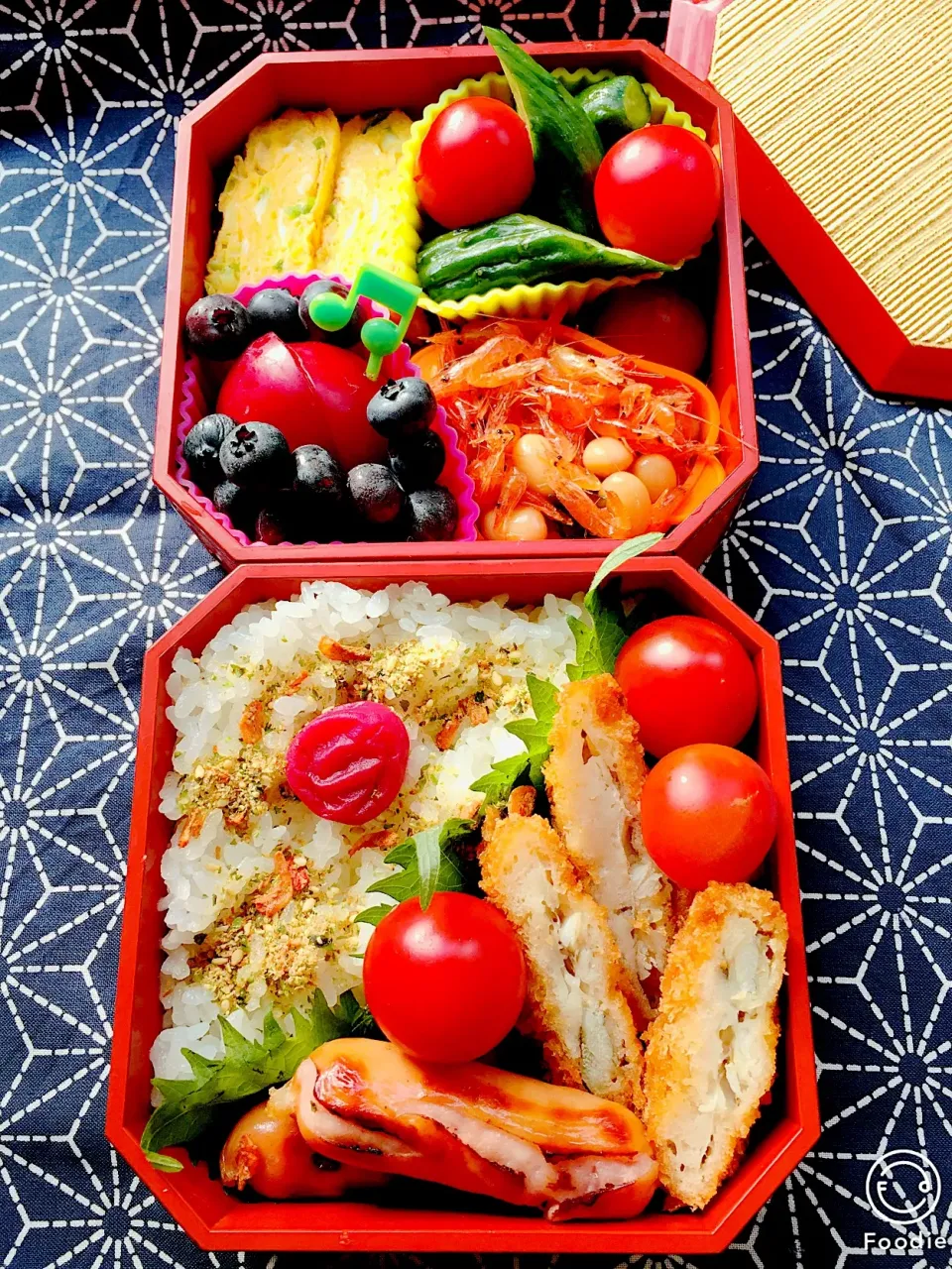 Snapdishの料理写真:#お弁当  #お父さん弁当  #メンズ弁当 
 #野菜たっぷり  #お弁当じまん  #庭で採れたシリーズ  #blueberry  #ブルーベリー  #採りたて新鮮 
 #日の丸弁当  #和食弁当  #胡瓜の漬物 #鯵フライ|Blueberry🫐さん