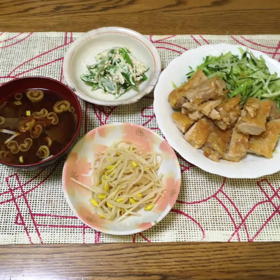 Snapdishの料理写真:スナップえんどう胡麻マヨ和え・鶏の生姜焼き・豆もやしのナムル・しめじと大根のお味噌汁|美也子さん