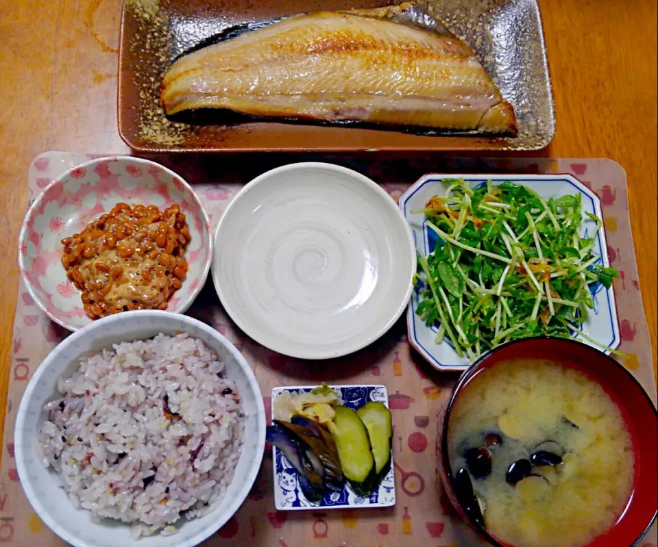 ７月５日　ほっけ　水菜のサラダ　納豆　しじみのお味噌汁　お漬物|いもこ。さん