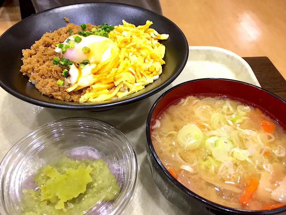 磐梯山サービスエリアで会津鶏卵かけご飯|ふみぃさん