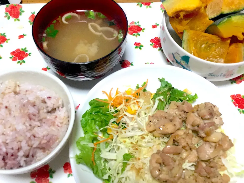 レモンペッパーサラダ🥗🍋の
蒸しかぼちゃ🎃
ゆうげ
スーパープレミアム雑穀ごはん🍚🥢|yumyum😋さん