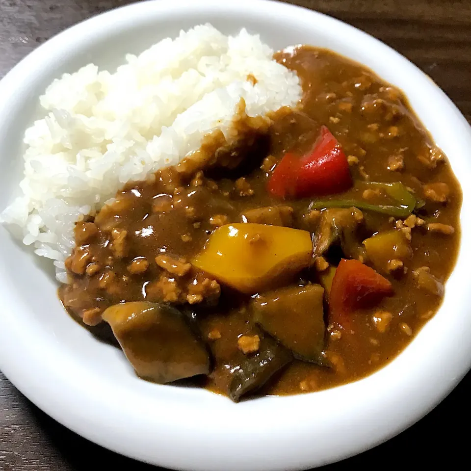 夏野菜とひき肉のカレー🍛|perfuさん