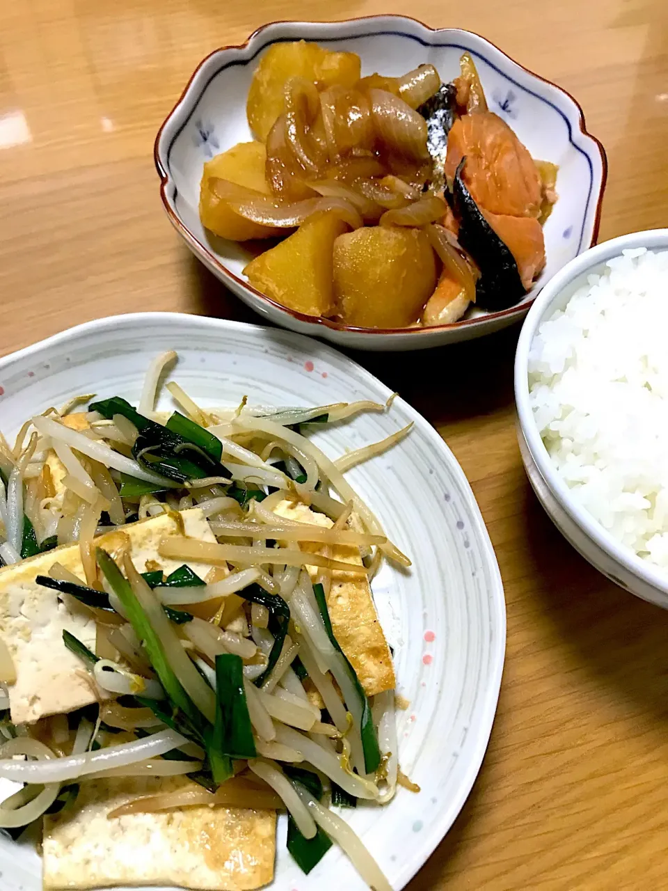 鮭とジャガイモの北海煮&豆腐とニラもやし炒め|sinさん