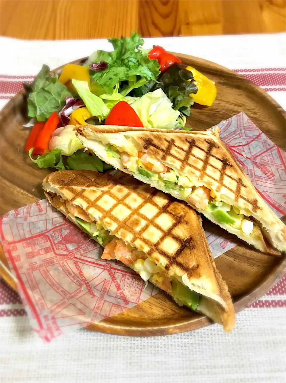 【ホットサンド】
えびアボカドのタルタルサンド、焼き野菜&サラダ|sayaさん