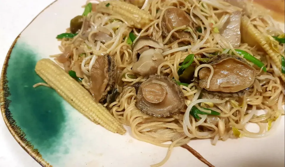 fried noodles with abalone in crab roe paste|steven z.y.さん