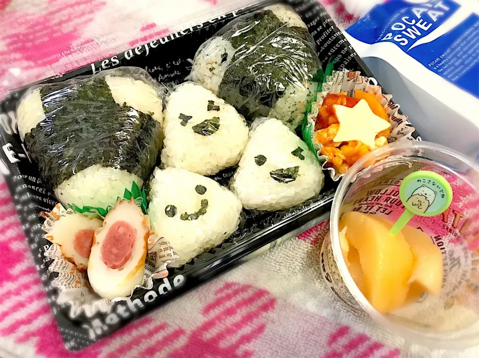 Snapdishの料理写真:【ニコちゃんおにぎり】弁当〜やみつきピーマンおにぎり・シャケわかめおにぎり・ニコちゃん三兄弟塩おにぎり・ポテトオムレツ・ちくわカルパス〜
 #お弁当  #おにぎり弁当  #おにぎり  #キャラ弁|華恋さん