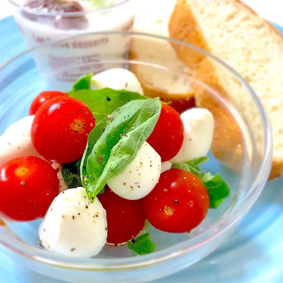 プチトマトのカプレーゼ🍅🌱|あしゃぱんさん