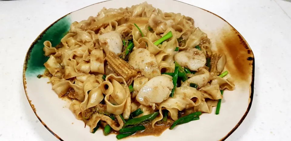 scallop fried noodles in crab roe paste|steven z.y.さん