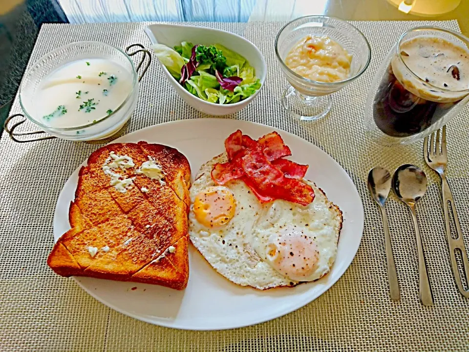 休日の朝御飯☕🍞🌄|yokoさん