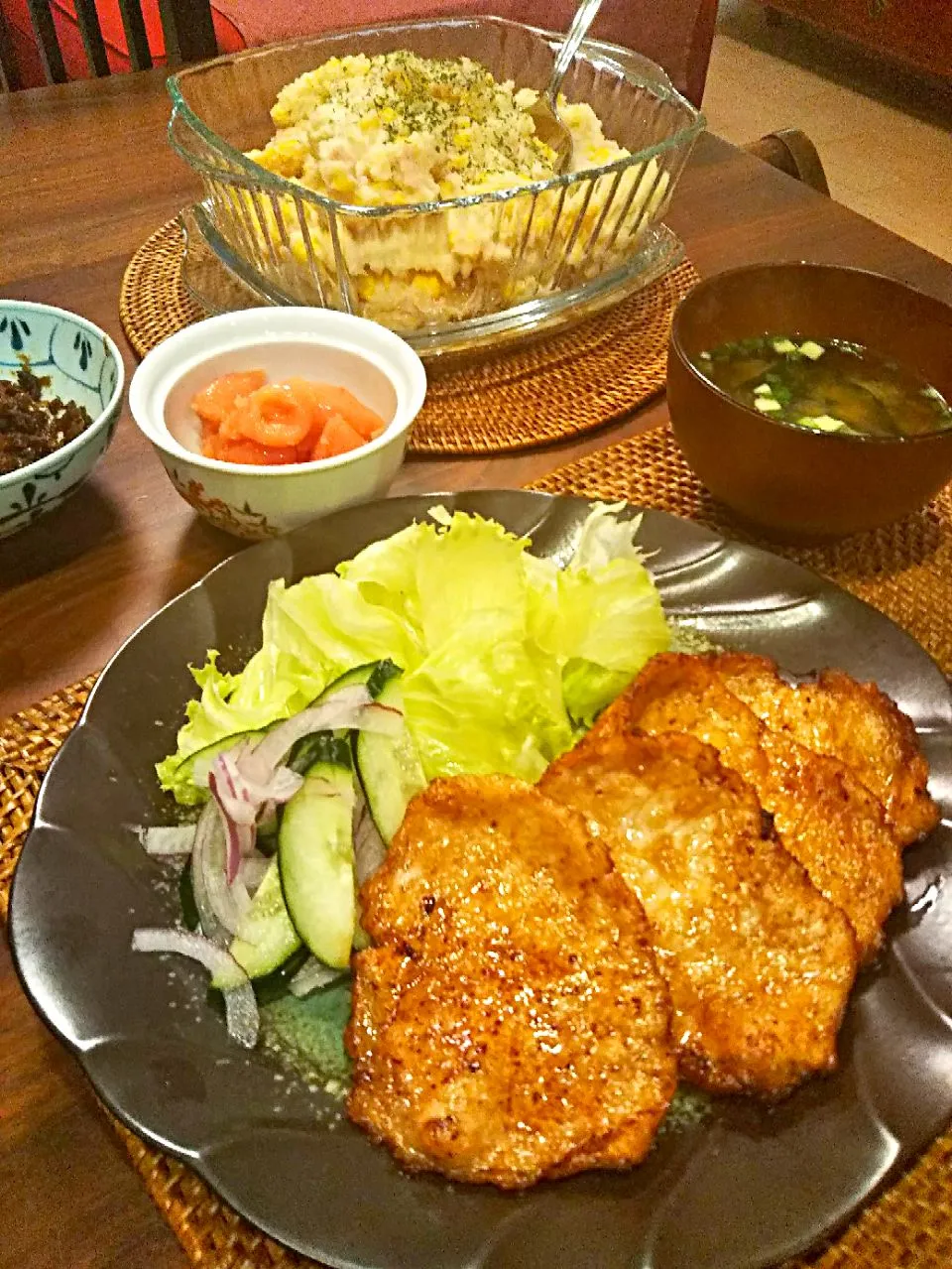 豚のしょうが焼
私ってズボラだなーと並んだ料理写真見て感じた今日この頃。|omuさん