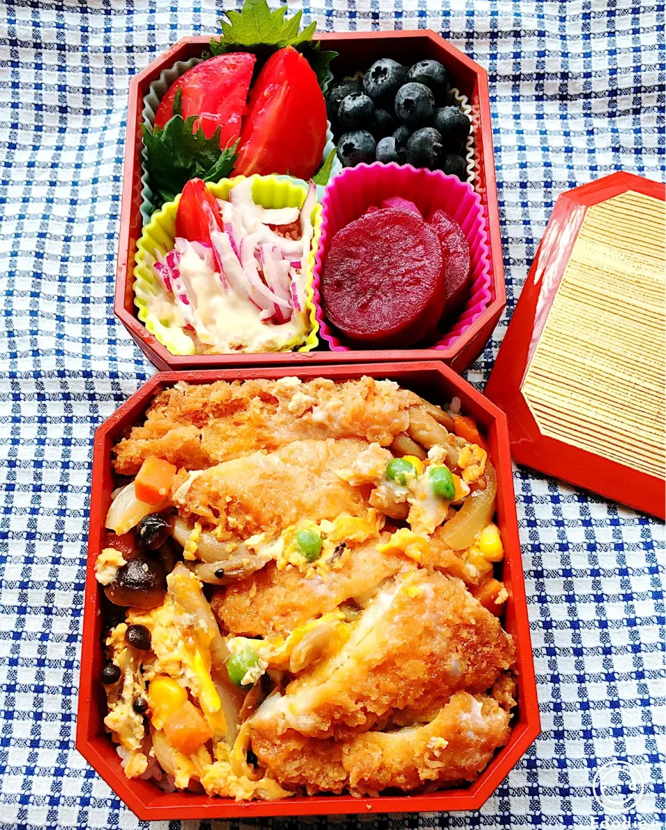 #お弁当  #お父さん弁当  #お弁当じまん 
 #メンズ弁当  #ボリューム満点  #野菜たっぷり 
 #ヘルシー料理  #手作り料理  #アジフライ弁当 
#アジフライでカツ丼  #紫芋レモン煮 #デザートはブルーベリー  #blueberry  #庭で採れたシリーズ|Blueberry🫐さん