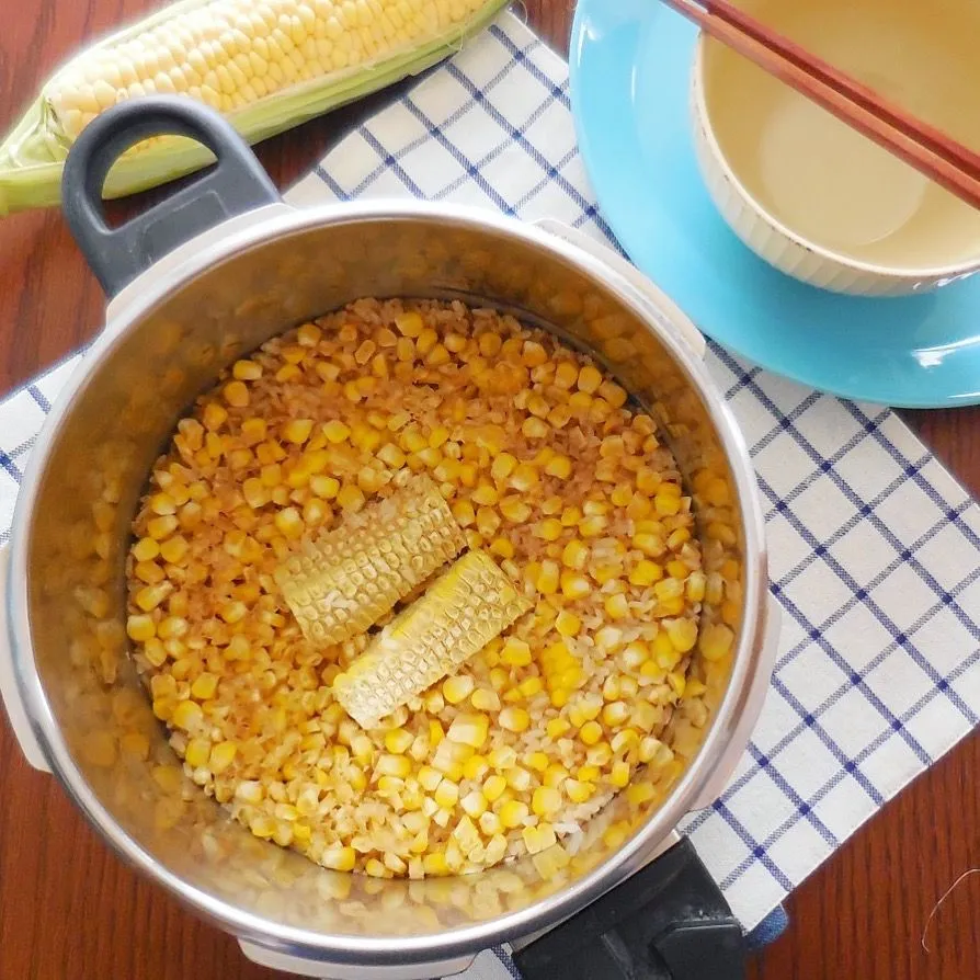 液体塩こうじで♪こくうまトウモロコシご飯♪|ハナマルキさん