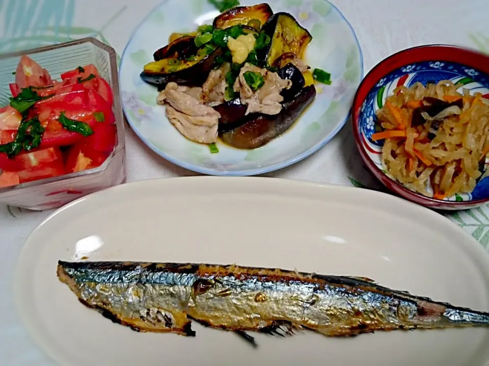 ☆今日の晩ごはん☆  さんまの塩焼き  切り干し大根  なすの味ぽんさっぱり炒め  トマト|hamamaさん