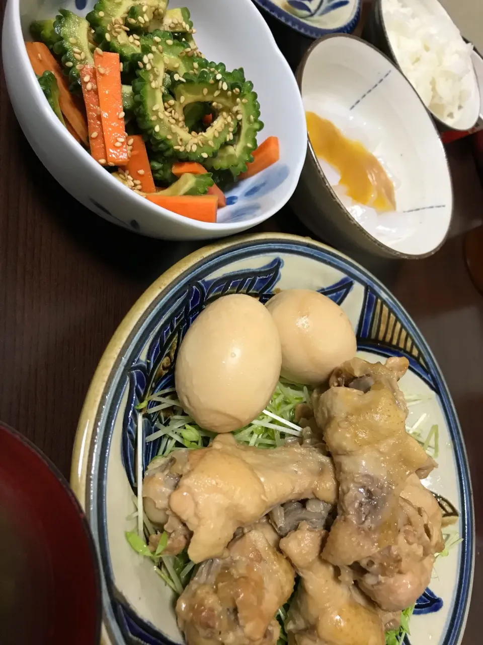 8月2日晩ご飯。手羽元の酸っぱ煮、ゴーヤと人参ピクルス、さしみこんにゃく、もずくスープ。|あやさん