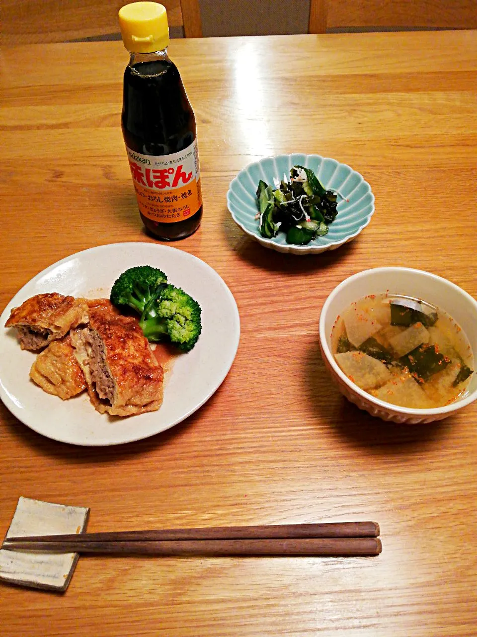 Snapdishの料理写真:揚げの肉詰め～味ポンタレ、ワカメとキュウリの酢の物、大根の味噌汁。|Manabu  Yamasakiさん