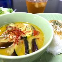 夏野菜とココナッツミルクのグリーンカレー