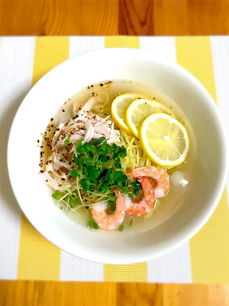 Snapdishの料理写真:冷たいレモンのラーメン|sayaさん