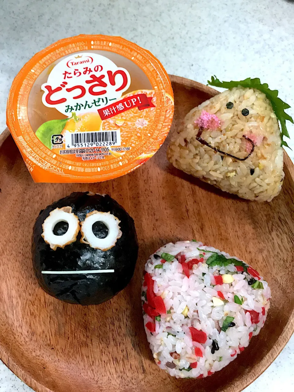 Snapdishの料理写真:お弁当〜〜🍱🍙
社会人2年目の次女🍙|まんぞーさん