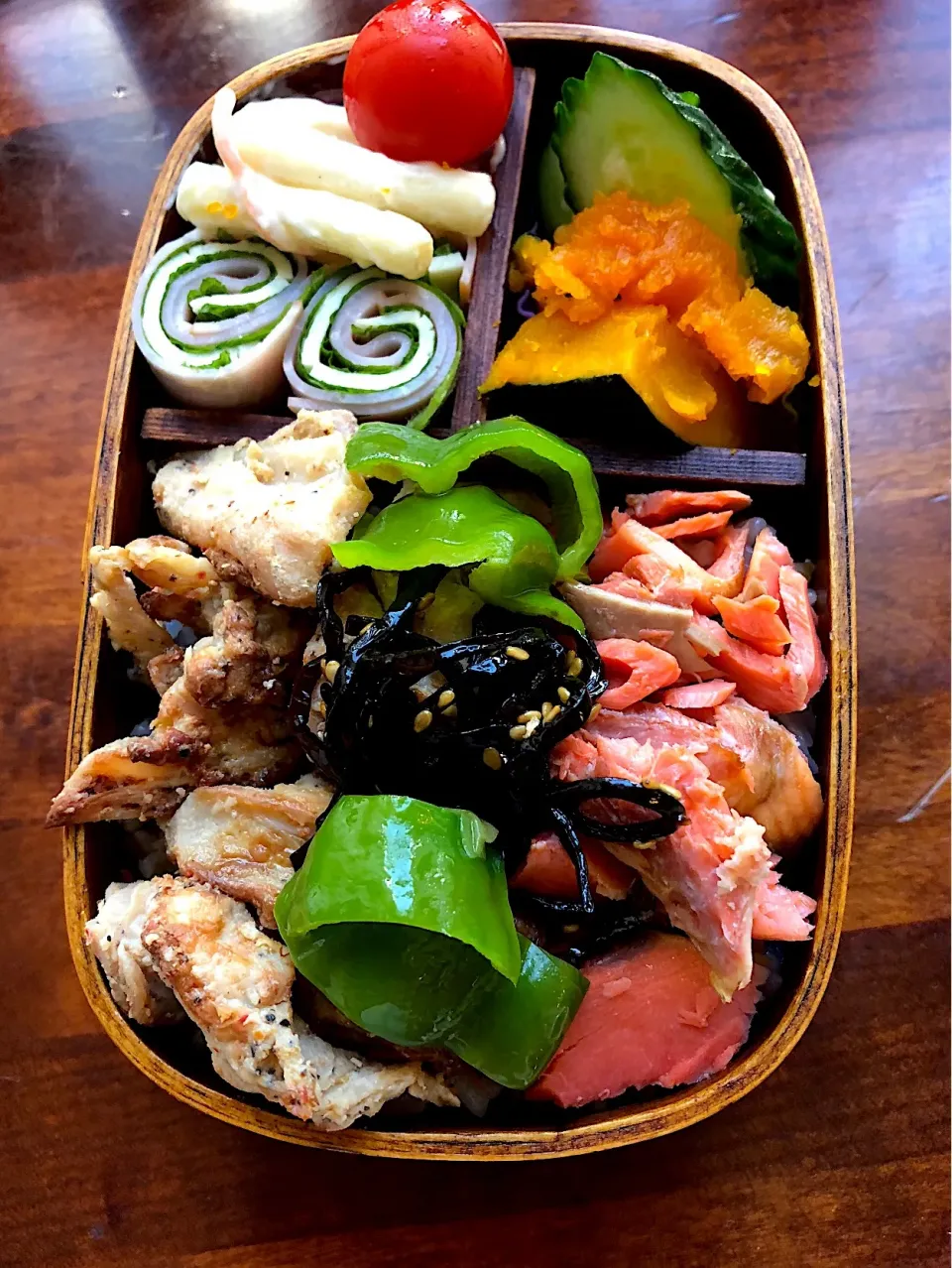 Snapdishの料理写真:本日もお弁当🍱宮崎地鶏焼き🥩紅鮭焼き🐟かぼちゃ煮🎃大葉チーズハムまきまき🧀黒サンゴの浅漬け🥒マカロニサラダ🥗昆布佃煮🖤プチトマト🍅 #息子弁当  #わっぱ弁当  #鮭  #鮭弁当  #まきまき  #ハム  #チーズ  #大葉  #かぼちゃ  #マカロニサラダ  #プチトマト🍅  #昆布佃煮  #札幌  #中島公園|Yukie  Toriseさん