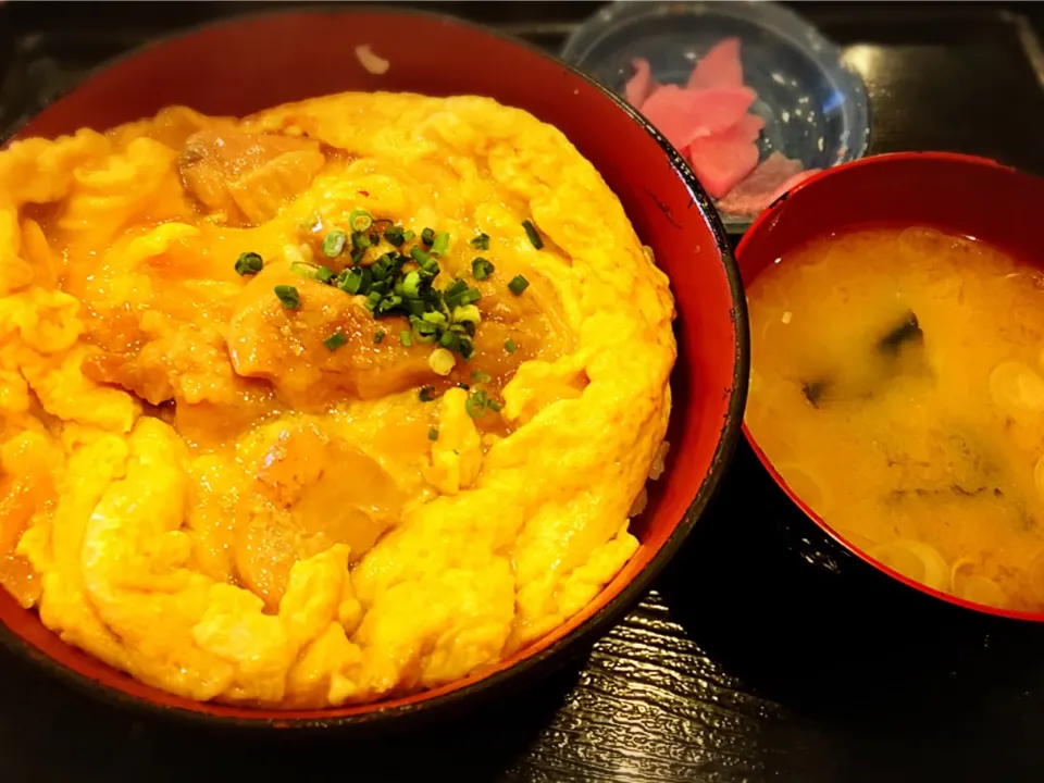 Snapdishの料理写真:親子丼 ¥680|Blue Moon Caféさん