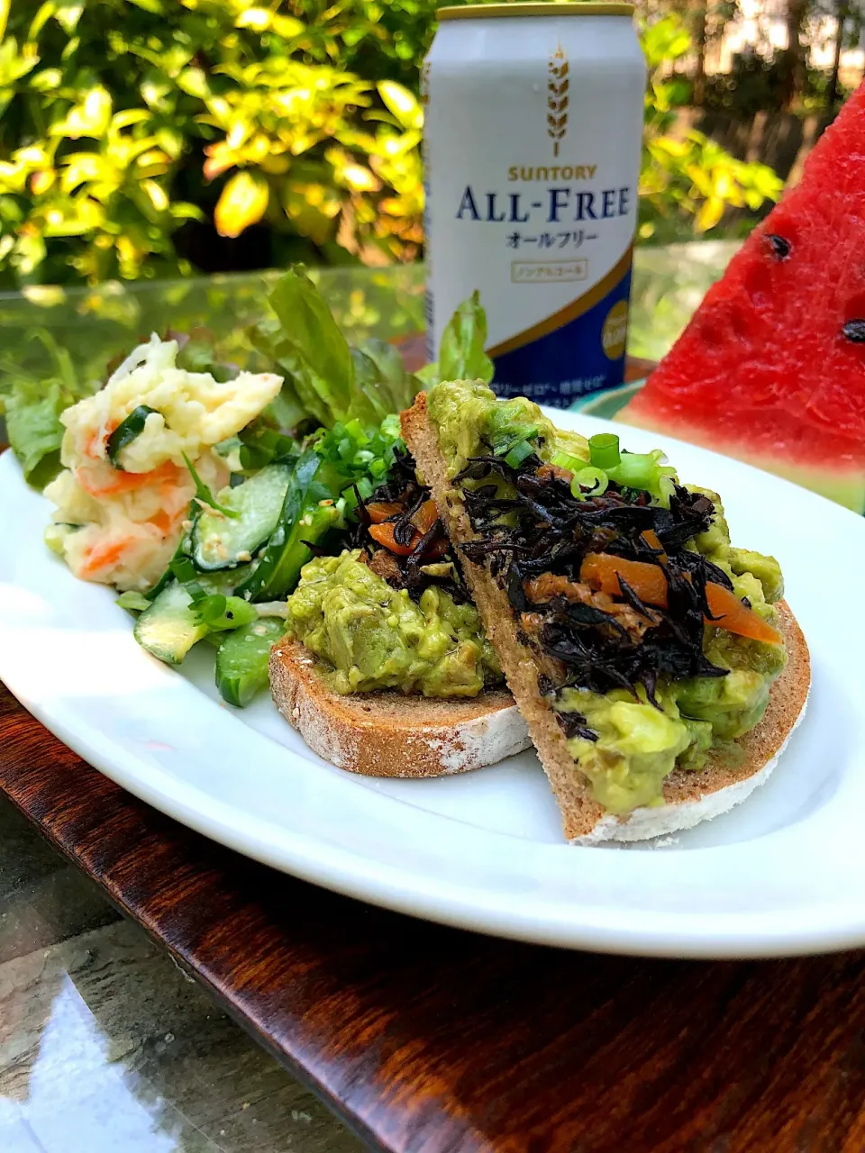 Snapdishの料理写真:ライ麦パンにアボカドとひじき煮🥑|ちーちさん