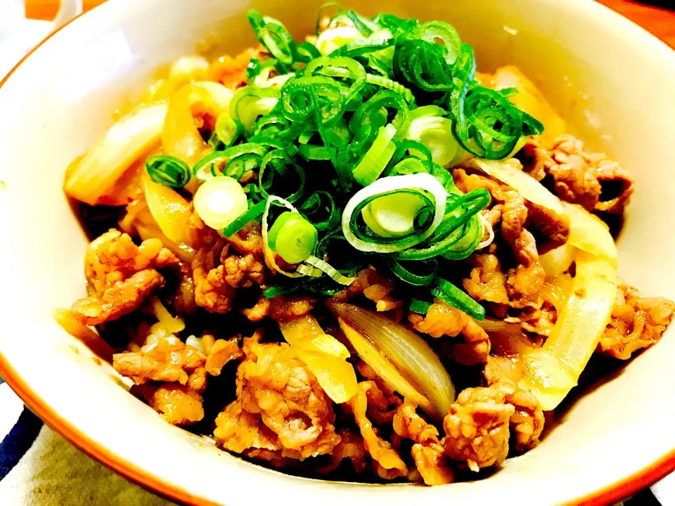 牛丼#牛丼#牛肉#玉ねぎ#焼肉のタレ|Ku-さん