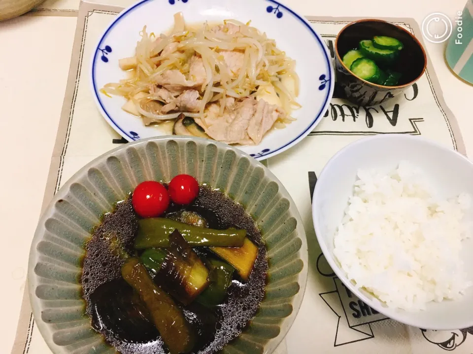 茄子とピーマンとトマトの揚げ浸し、豚肉もやし炒め、きゅうりの浅漬け|Maiさん