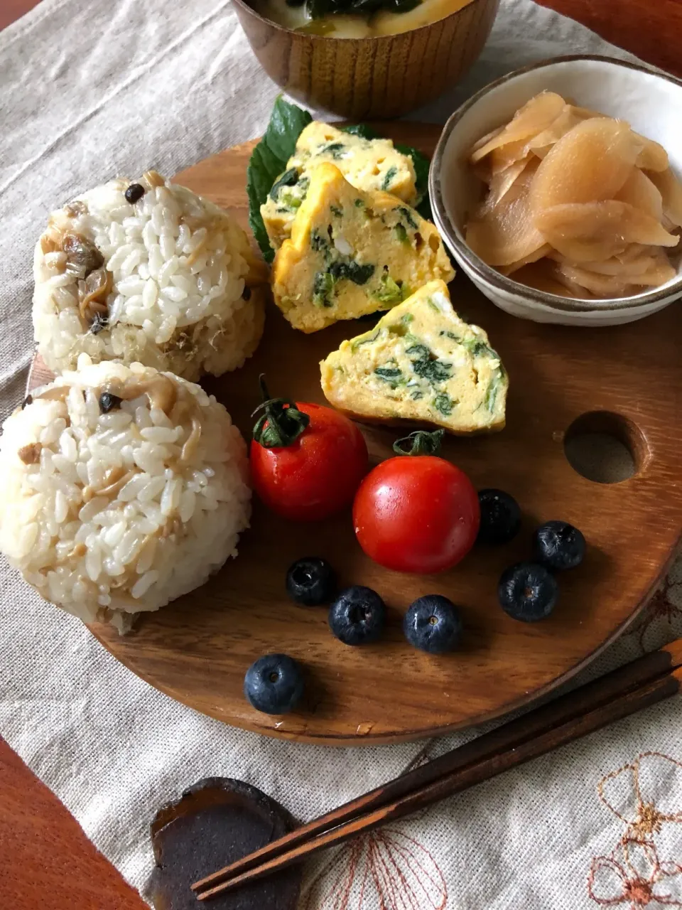 みったん🐒💕のあさりときのこの佃煮🍄と三角の卵焼き🐣✨#チョッパーちゃんの新しょうがのガリ🐢✨|ボンバーさん