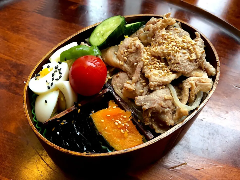 本日もお弁当🍱豚生姜焼き🥩かぼちゃ煮🎃昆布佃煮🖤ゆで卵🥚プチトマト🍅 #息子弁当  #わっぱ弁当  #生姜焼き  #かぼちゃの煮物  #昆布の佃煮  #プチトマト🍅  #ゆで卵  #札幌  #中島公園|Yukie  Toriseさん