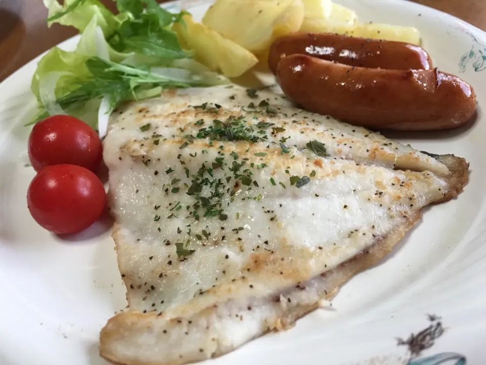 Snapdishの料理写真:マナガツオのムニエル#マナガツオ#魚#バターたっぷり#ムニエル|YUSUKEさん