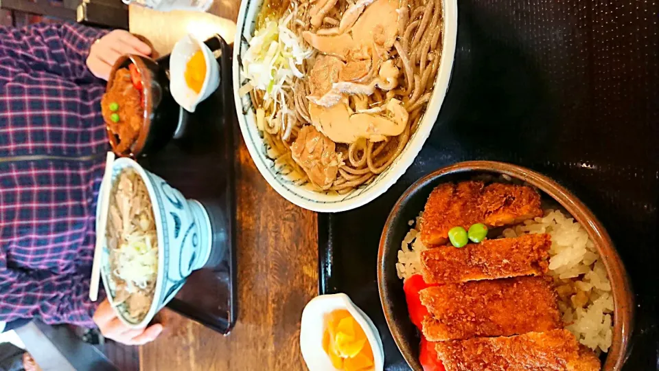 「といや」の冷たい肉そばとソースカツ丼のセット♪|ユミさん