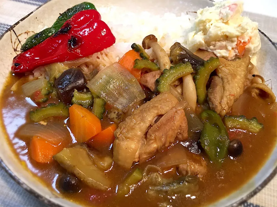 Snapdishの料理写真:ゴロッとチキンの夏野菜カレー|Manabu Tanakaさん