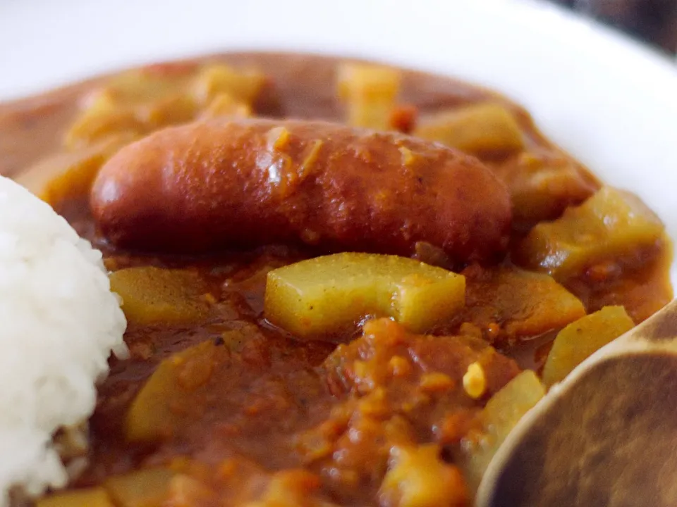 カレー粉でパパパッとスパイシー夏カレー。ウリとナスそしてウインナー。|AltTabさん