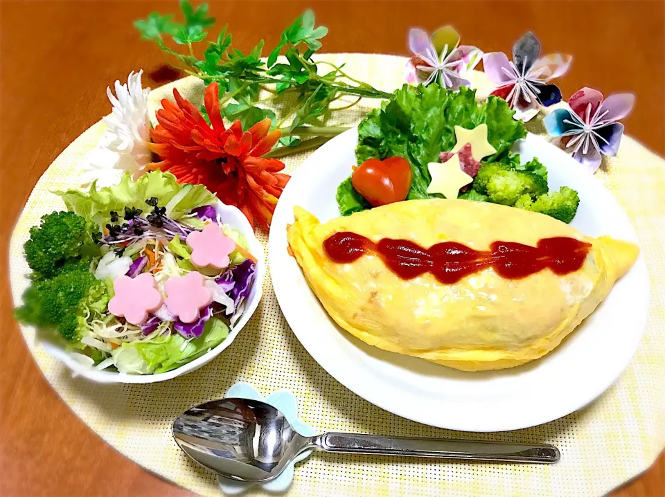 Snapdishの料理写真:オムライスとサラダ🥗(^_^*)|バシュランさん